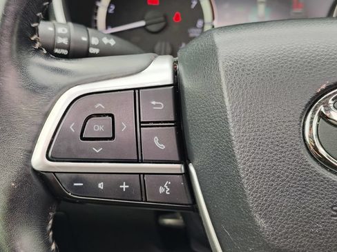 Used 2023 Toyota Highlander XLE AWD/4WD image 31