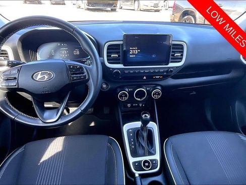 Used 2025 Hyundai Venue Limited FWD image 15