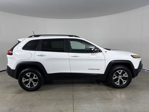 Used 2016 Jeep Cherokee Trailhawk w/ Cold Weather Group AWD/4WD image 8