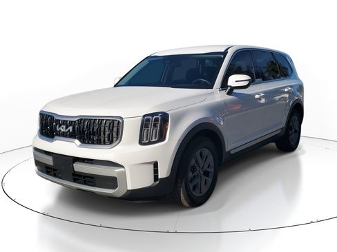Used 2024 Kia Telluride LX image 3