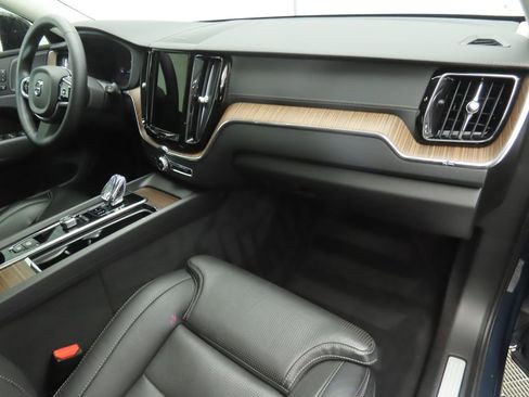 Used 2023 Volvo XC60 B5 Ultimate w/ Climate Package image 17