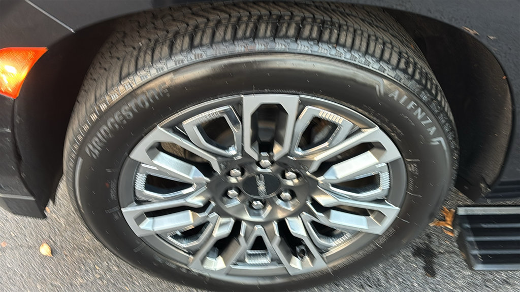 Used 2023 GMC Yukon Denali Ultimate AWD/4WD image 36