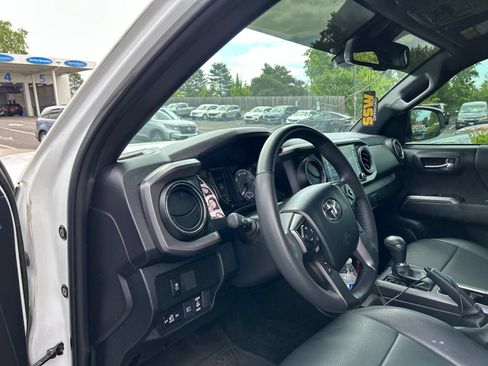 Used 2023 Toyota Tacoma TRD Off-Road AWD/4WD image 7