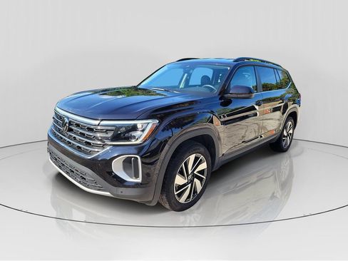 Used 2025 Volkswagen Atlas SE FWD image 3