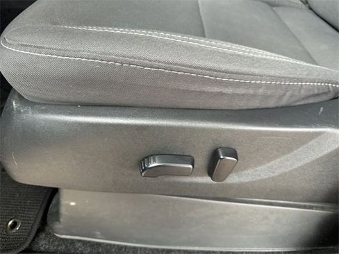 Used 2024 Nissan Frontier SV image 14