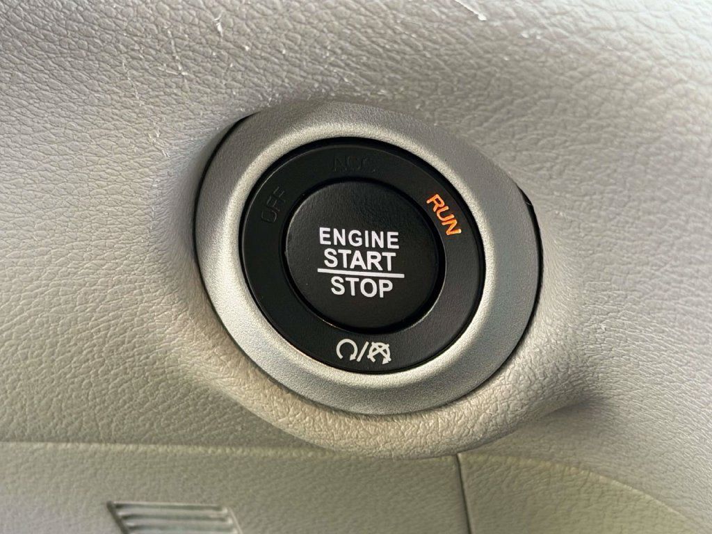 Used 2024 Chrysler Pacifica Touring-L FWD image 21