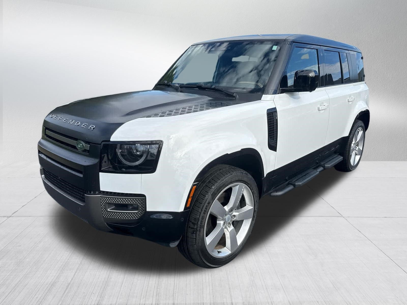 Certified 2025 Land Rover Defender 110 X-Dynamic SE AWD/4WD image 1