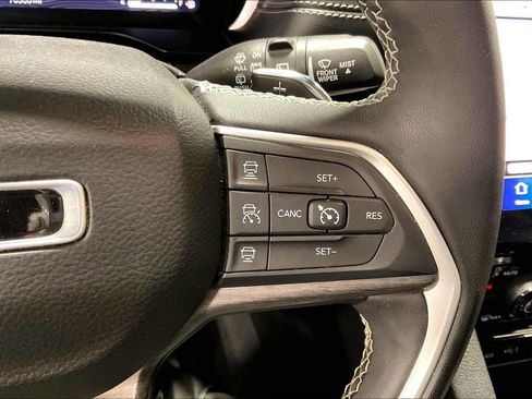 Used 2023 Jeep Grand Cherokee Limited image 24