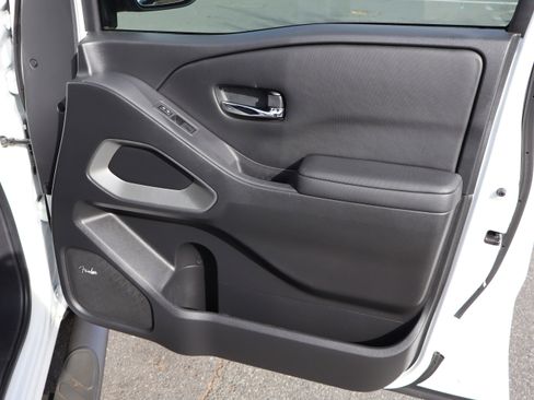 Used 2023 Nissan Frontier SV w/ Technology Package image 37