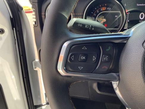 Used 2023 Jeep Wrangler Unlimited Sahara AWD/4WD image 13