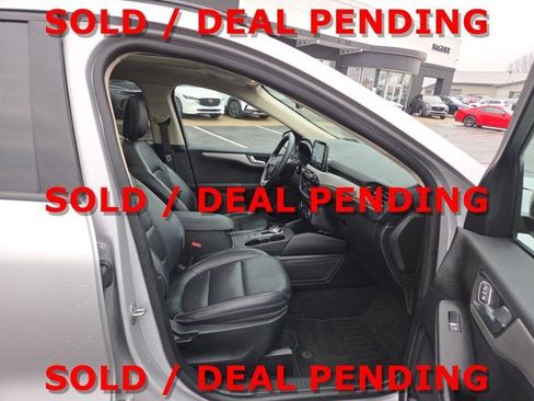 Used 2020 Ford Escape SE Sport image 16