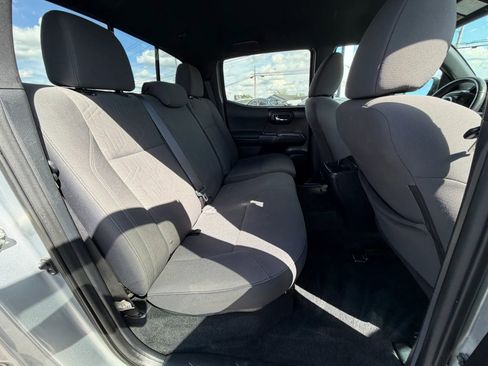 Used 2019 Toyota Tacoma TRD Off-Road image 13