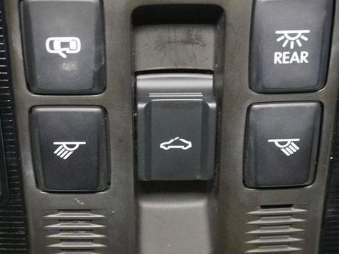 Used 2021 Volkswagen Atlas Cross Sport SEL Premium image 34