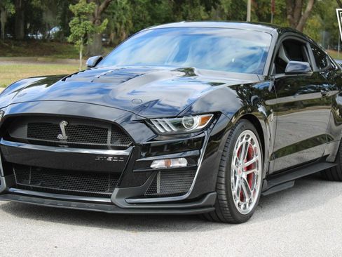Used 2020 Ford Mustang Shelby GT500 w/ Technology Package image 12