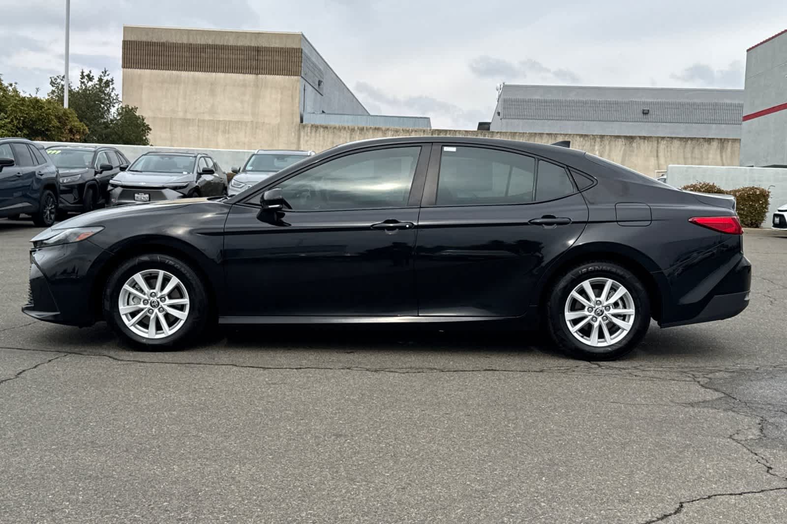 Used 2025 Toyota Camry LE FWD image 9