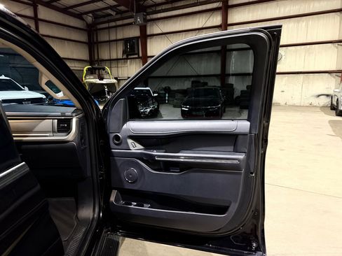 Used 2024 Ford Expedition XLT RWD image 24