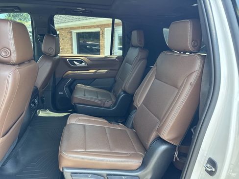Used 2021 Chevrolet Suburban High Country image 23