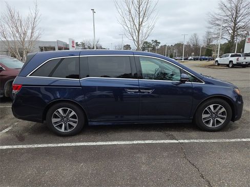 Used 2015 Honda Odyssey Touring image 2