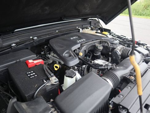 Used 2020 Jeep Wrangler Sport AWD/4WD image 32