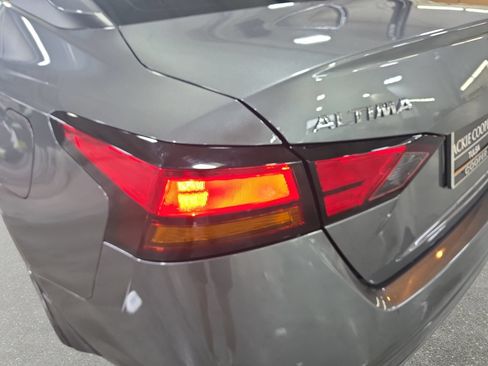 Used 2022 Nissan Altima 2.5 S FWD image 33