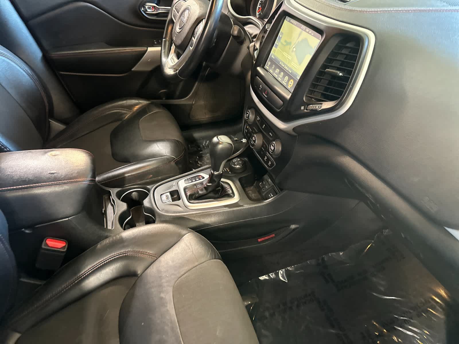 Used 2018 Jeep Cherokee Trailhawk w/ Comfort/Convenience Group AWD/4WD image 17