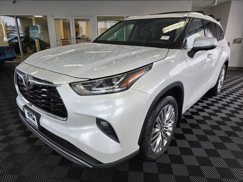 New 2026 Toyota Highlander Platinum image 7