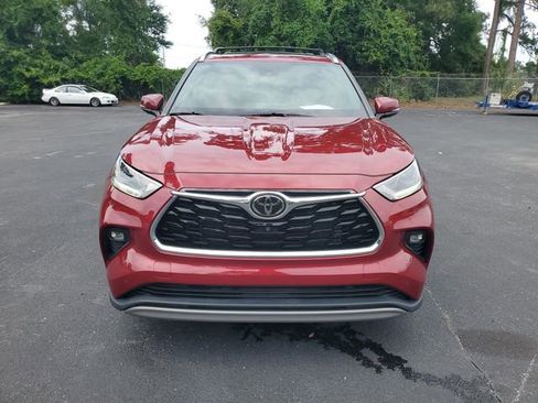 Used 2022 Toyota Highlander Platinum AWD/4WD image 2
