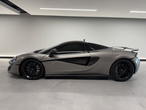 Used 2018 McLaren 570S Spider RWD image 2