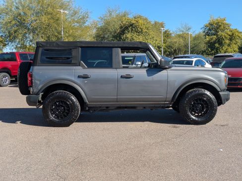 Used 2021 Ford Bronco Base image 2