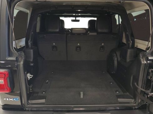 Used 2023 Jeep Wrangler Unlimited Sahara AWD/4WD image 21