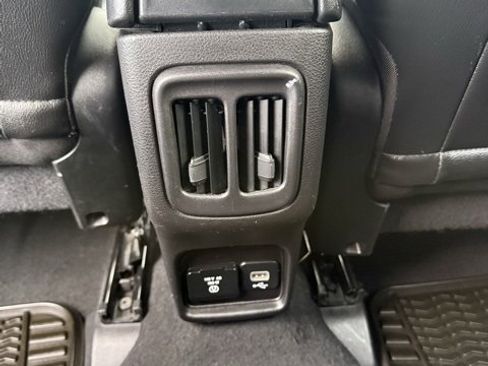 Used 2020 Jeep Compass Limited image 37