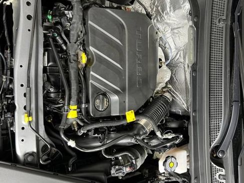 Used 2025 Chevrolet Trax RS w/ Sunroof Package FWD image 21