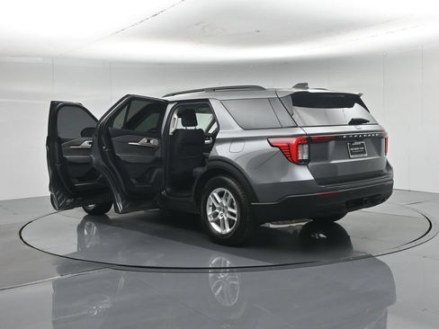 Certified 2025 Ford Explorer Active RWD image 36