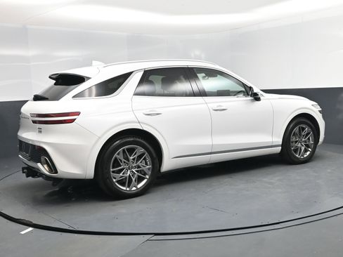 Used 2024 Genesis GV70 2.5T w/ Select Package image 4