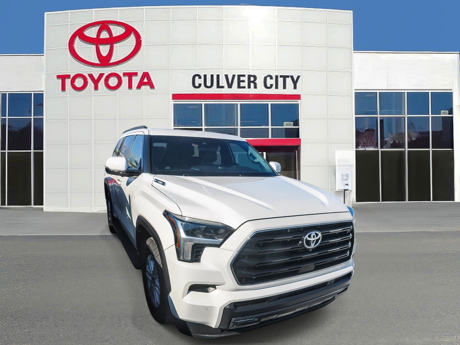 Used 2025 Toyota Sequoia SR5 AWD/4WD image 1
