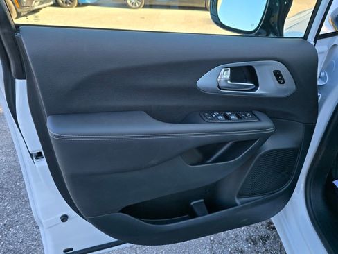 New 2026 Chrysler Pacifica Limited w/ S Appearance Package image 13