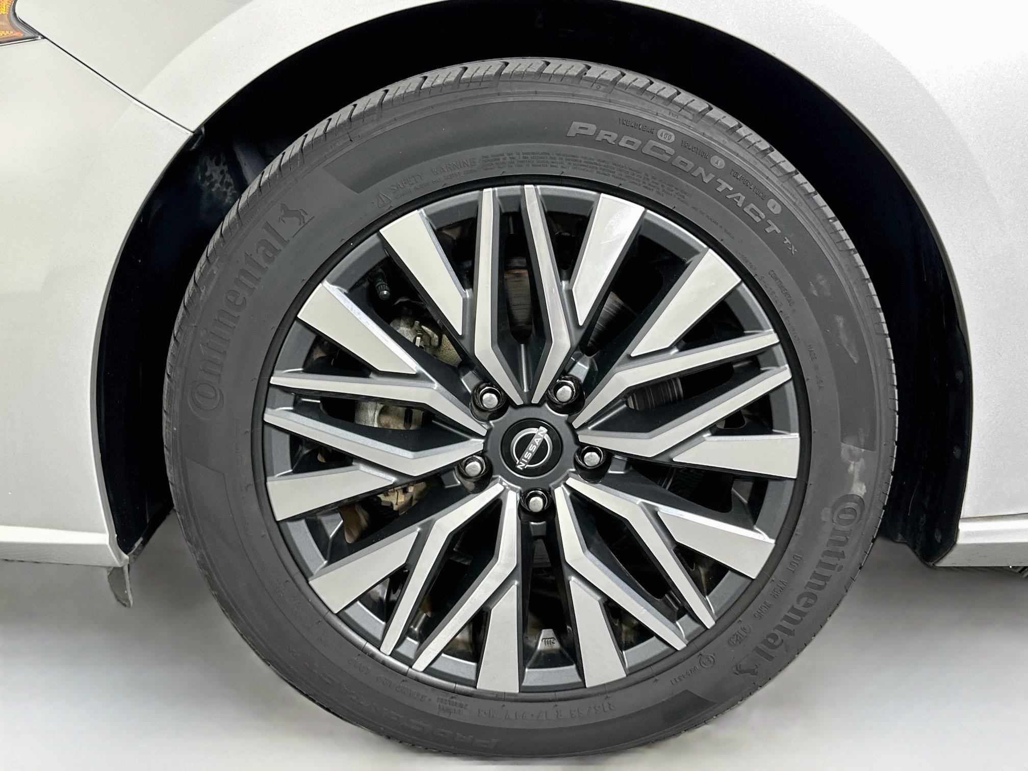 Used 2024 Nissan Altima 2.5 SV FWD image 11