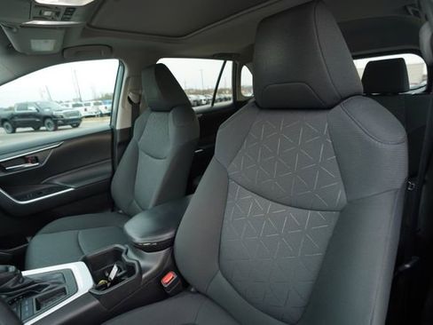 Used 2022 Toyota RAV4 XLE w/ Convenience Package image 35