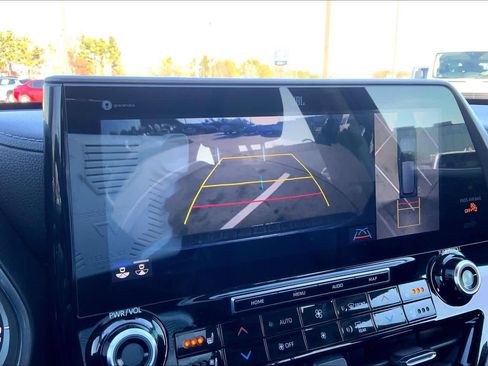 Used 2021 Toyota Highlander Limited image 29