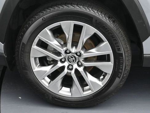 Used 2022 Toyota RAV4 XLE Premium AWD/4WD image 7
