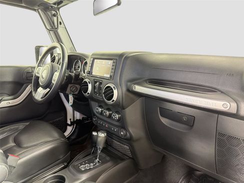 Used 2016 Jeep Wrangler Unlimited Rubicon AWD/4WD image 24