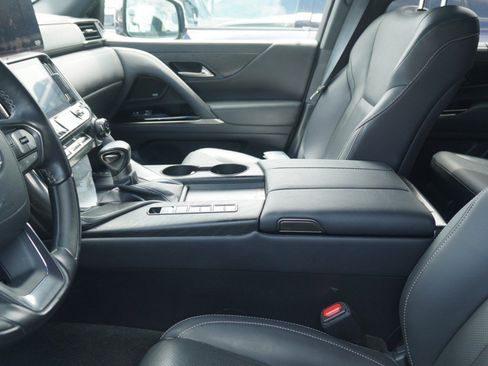Used 2024 Lexus LX 600 4WD w/ Luxury Package image 8
