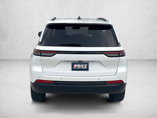 Used 2024 Jeep Grand Cherokee Altitude RWD image 4