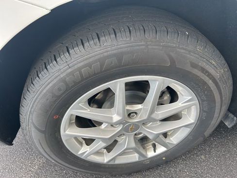 Used 2024 Chevrolet Equinox LT image 12