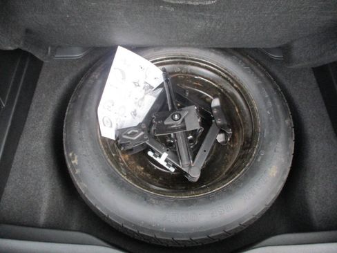 Used 2019 Jeep Cherokee Limited image 31