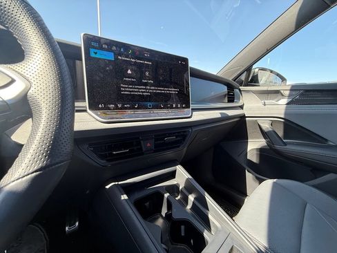 Certified 2025 Volkswagen Tiguan SE R-Line AWD/4WD image 12