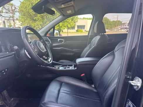 Used 2023 Kia Sorento EX AWD/4WD image 14