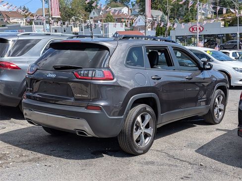 Used 2022 Jeep Cherokee Limited image 5