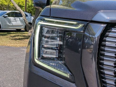 Used 2023 GMC Yukon Denali Ultimate AWD/4WD image 11