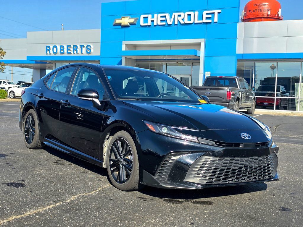 Used 2025 Toyota Camry SE FWD image 12
